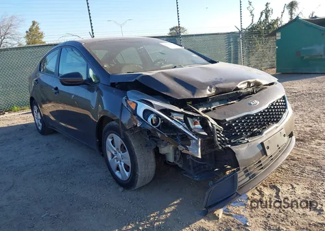 2017 Kia Forte Lx z USA, uszkodzony, nr VIN 3KPFL4A73HE073922